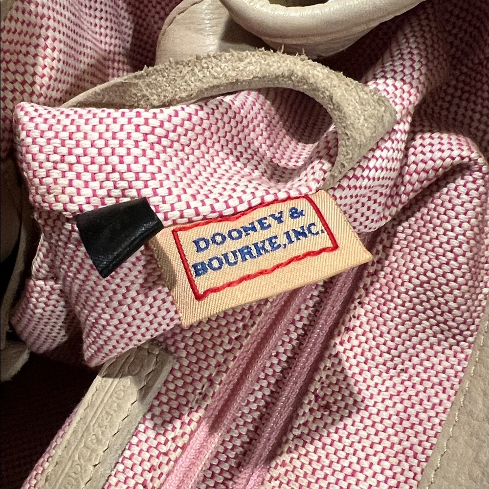 Dooney & Bourke Cream Leather Shoulder Bag - Picture 15 of 16
